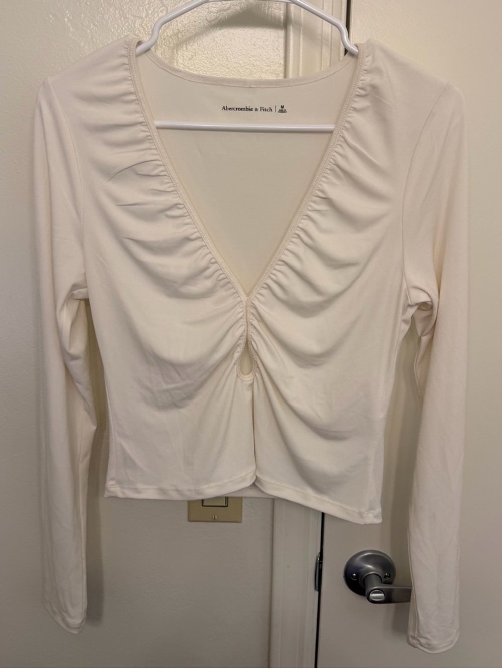 Abercrombie & Fitch White Cutout Long-Sleeve V-Neck Ruched Front Top Medium